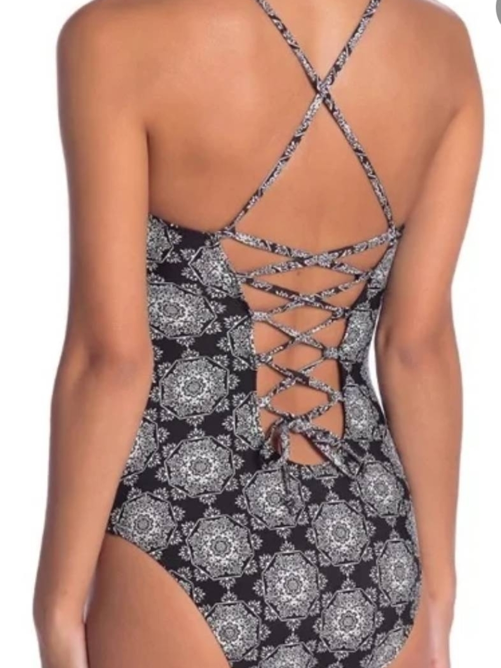 Ella Moss Black & White Lace-Up Back Medallion Print One-Piece Swimsuit M
